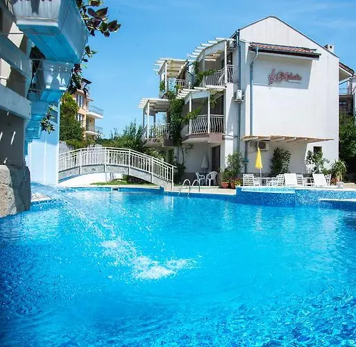 The Poolhouse Apartment