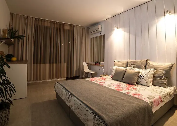 The Poolhouse Apartment *