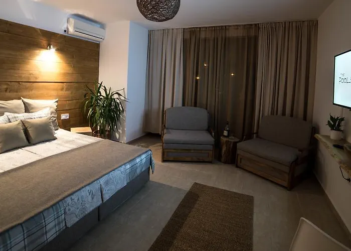 The Poolhouse Apartment *