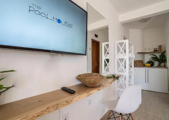 The Poolhouse Apartmán *