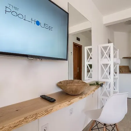 The Poolhouse Daire *