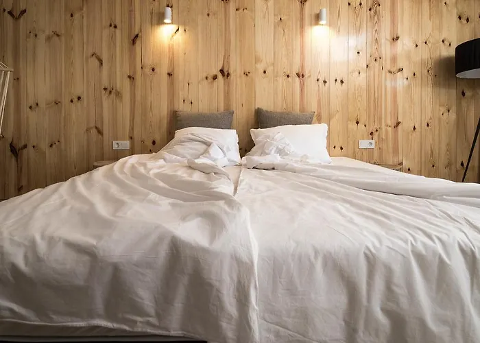 アパート The Poolhouse